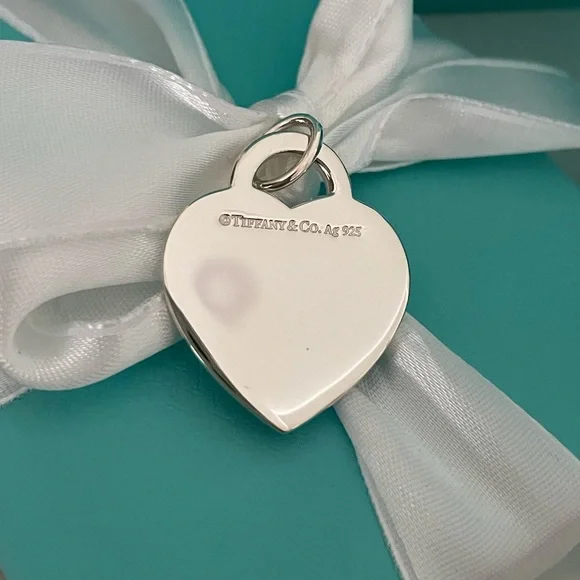 Tiffany & Co large blue outline pendant - Picture 3 of 4